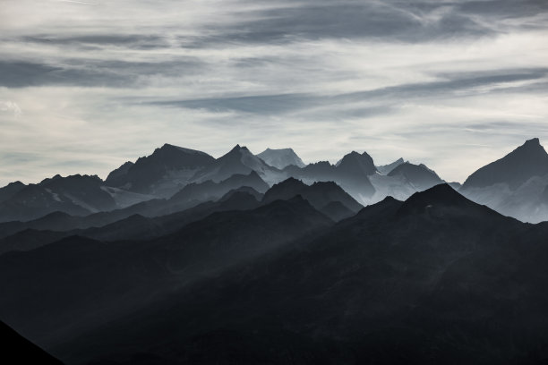瑞士阿尔卑斯山的全景图片下载