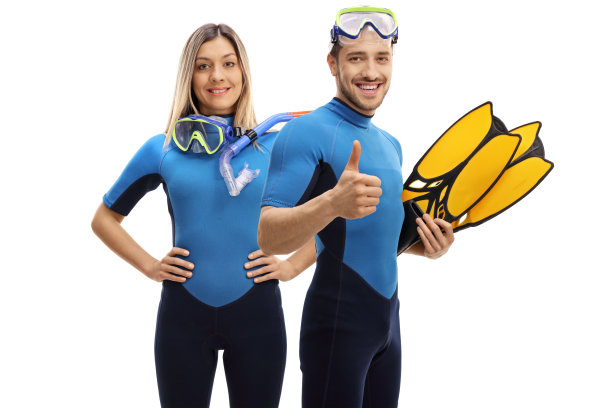 穿着潜水服戴着面具的年轻男女图片下载