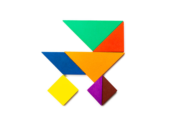 彩色木七巧板拼图在婴儿车的形状在白色的背景图片下载