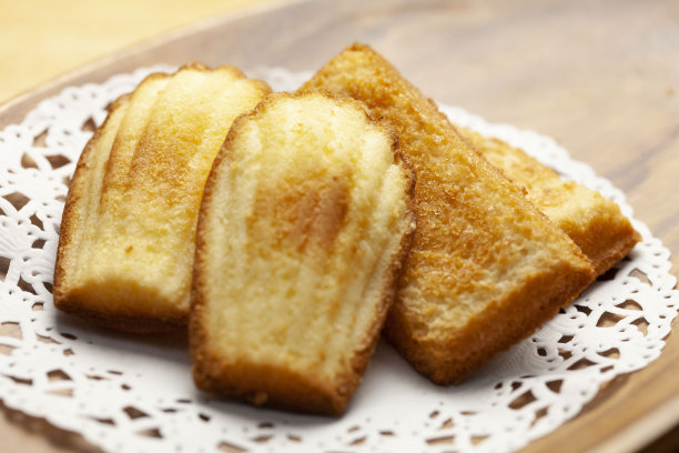 手工玛德琳蛋糕和金融家糖果图片下载