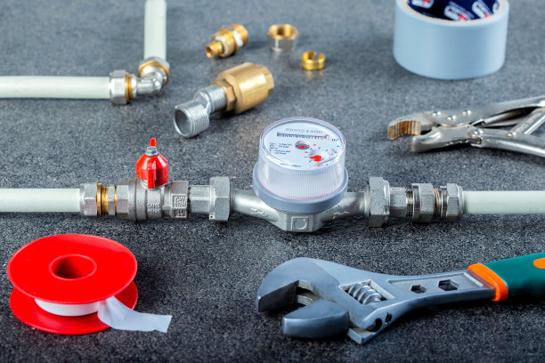 管道工具配件的混凝土结构背景。水管工修理背景。图片下载