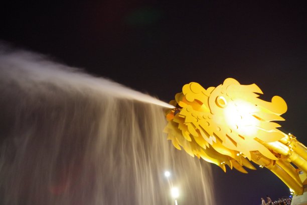 岘港的龙桥图片下载