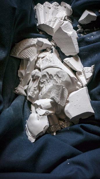 破碎石膏面具图片下载