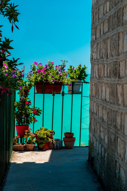 在马尔凯地区的安科纳省，美丽的西罗洛海在一场大风暴后。图片下载