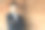 一个自信的男孩的肖像，10岁，穿着西装和领结。图片下载