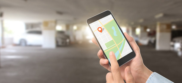 手持智能手机设备和触摸屏，这是图标的位置，GPS的概念在线导航图片下载