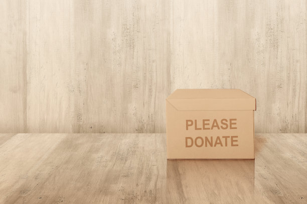 捐款箱在地板上图片下载