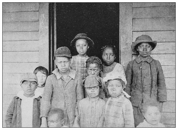 古董黑白照片:美国南部的一群孩子图片下载