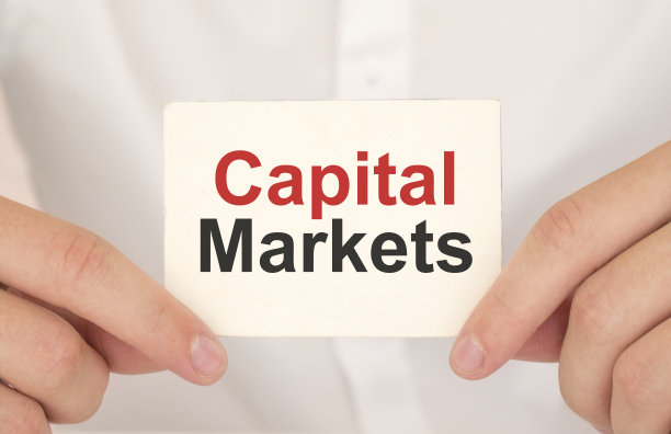 关于数字营销的工具和笔记的办公桌图片下载