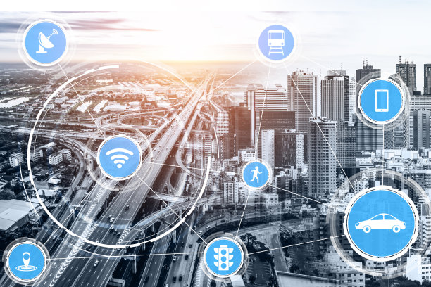 未来道路上汽车交通的智能交通技术概念图片下载