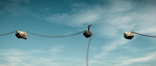 岩石之间的断路和一座倒塌的桥。图片下载