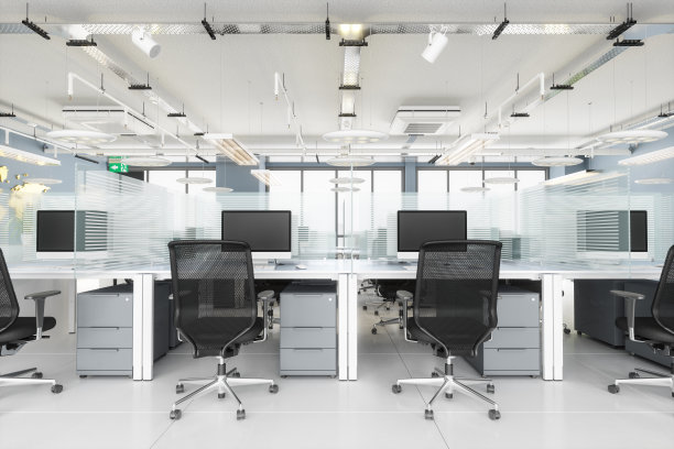 现代办公室中的社交距离。有玻璃隔断的办公桌图片下载