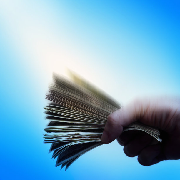 手里有一大堆钱图片下载