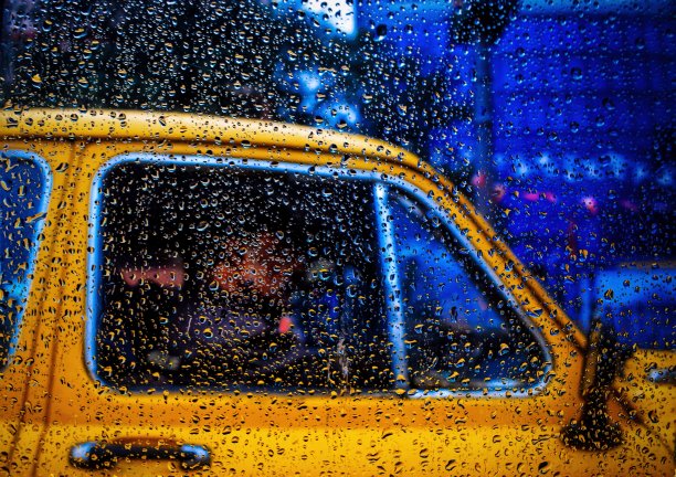 城市里的雨图片下载