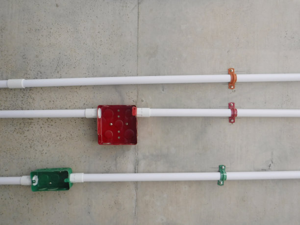 天花板上有电子管图片下载