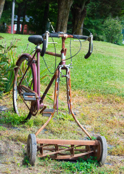 骑动力割草机-印第安纳州霍华德县图片下载