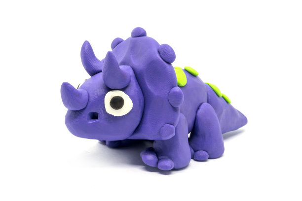 在白色背景上玩三角龙图片下载