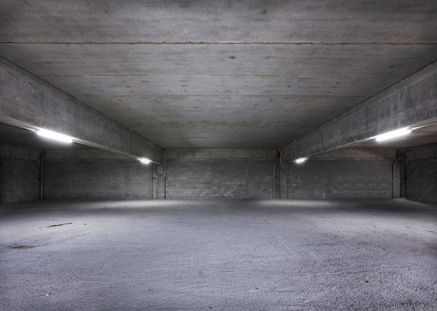 空的工业棚或停车场。图片下载