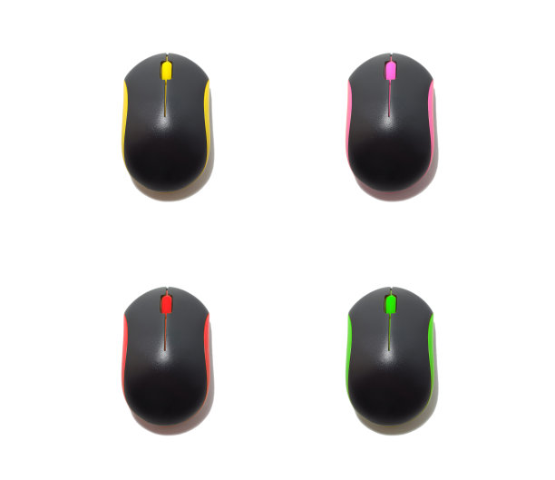 四个不同颜色的无线鼠标，彩色无线鼠标隔离在白色背景图片下载