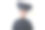 小学男孩戴着毕业帽和毕业服，手拿学位站在那里微笑图片下载