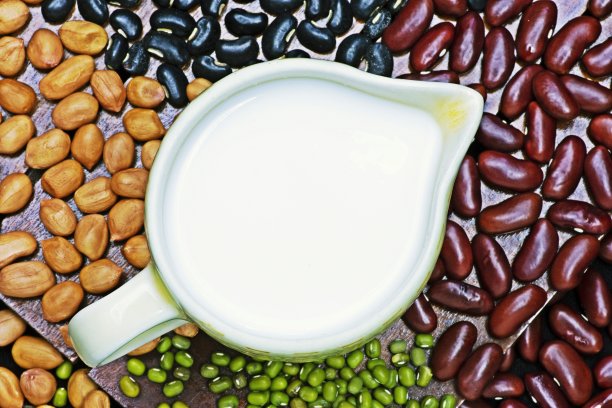 壶牛奶-绿豆，花生，黑豆和芸豆。图片下载