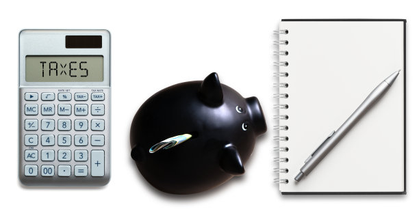 计算器，一个储蓄罐和一个记事本图片下载