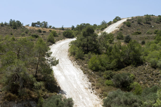 弯弯曲曲的天然山路图片下载