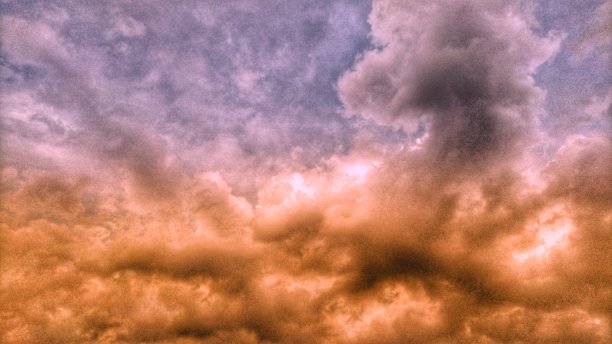 暴风雨的夜晚-戏剧性的云美学图片下载