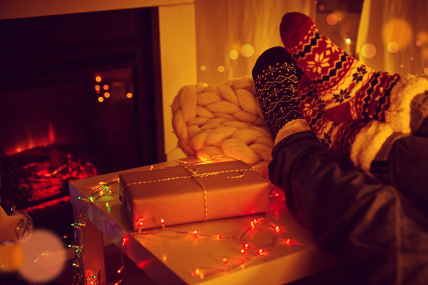 壁炉旁的羊毛袜图片下载