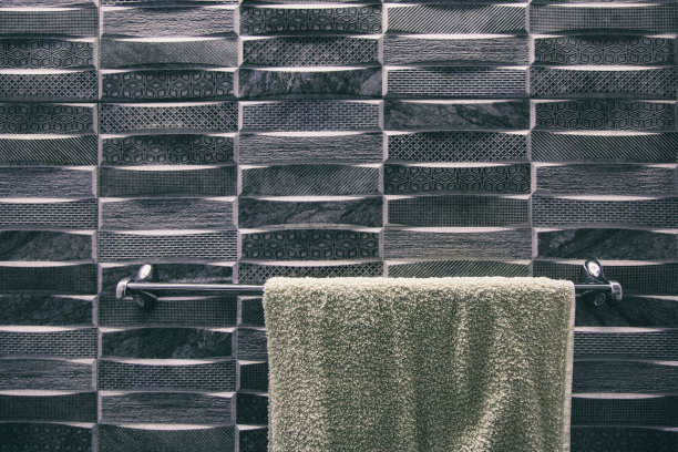 毛巾挂在架子上图片下载