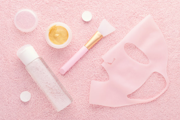 用金面霜刷面膜，胶束水和硅胶粉面膜图片下载