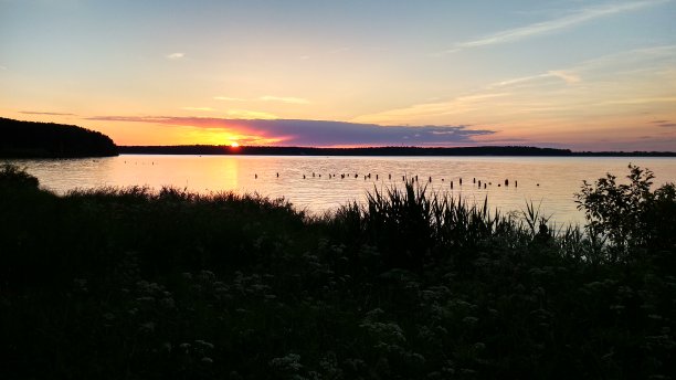 西尼日湖上美丽的日落图片下载