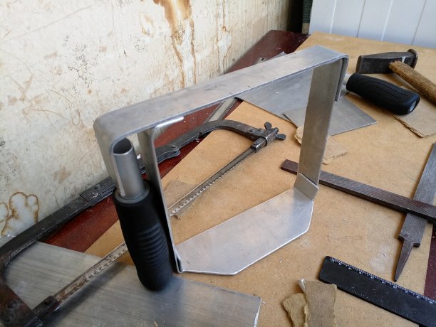 在家里DIY金属建筑图片下载