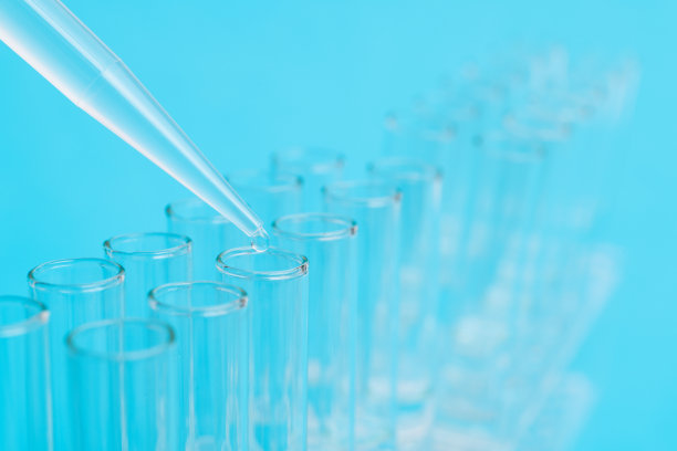 液滴到蓝色背景的试管上图片下载