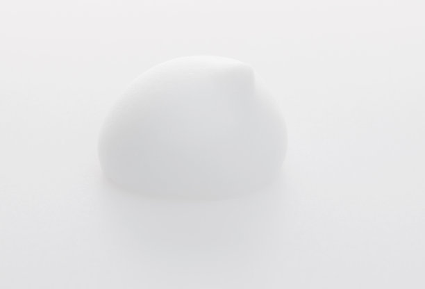 白色背景上的肥皂泡图片下载