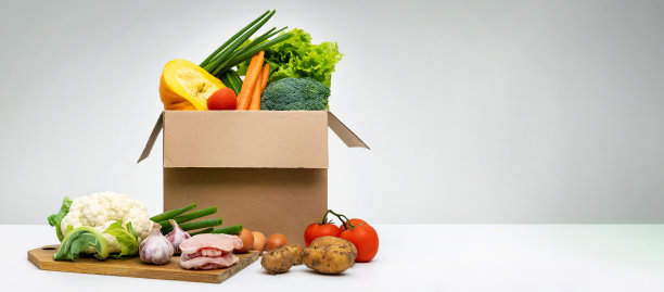 新鲜有机本地农场食品-一组食品杂货与灰色背景的拷贝空间图片下载