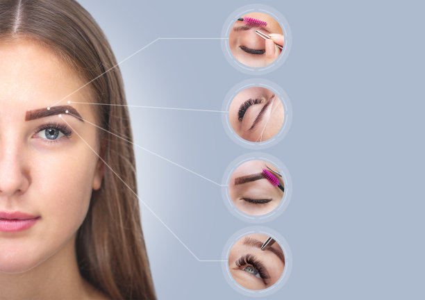 美容院美女永久眉妆、拔眉拼贴。特写美容师做纹身眉毛。专业的化妆美容护肤。图片下载