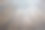从木地板的角度看。松木板上覆盖着黑色透明的油。树纹理是可见的。背景。图片下载