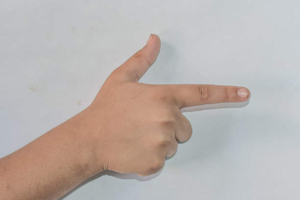 这个或那个的符号。表情符号风格的手图片在白色的背景。图片下载