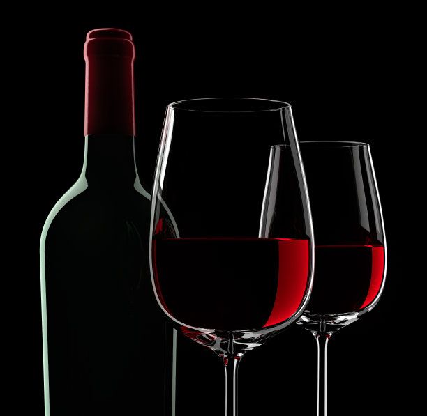 用玻璃杯装的空白红酒素材图片