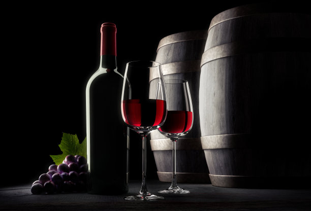 用玻璃杯装的空白红酒素材图片