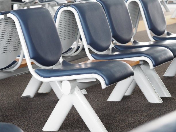 在机场排队等候登机图片下载