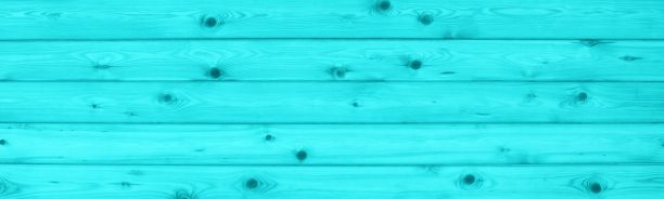 绿松石蓝色画的多节木宽全景纹理。明亮的蓝绿色木板。低对比度抽象的乡村背景图片下载