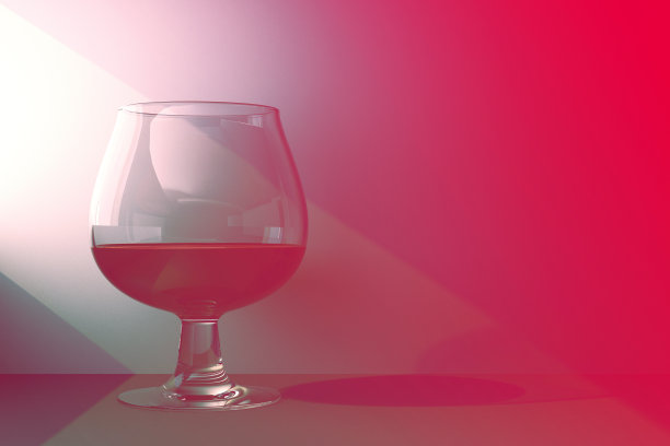 红色液体的玻璃被光线照亮图片下载