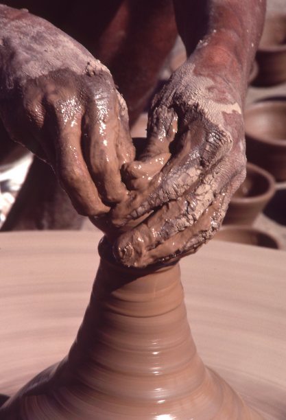 在良好的手-艺术家和他的粘土图片下载