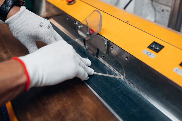 员工抛光塑料注塑模具图片下载