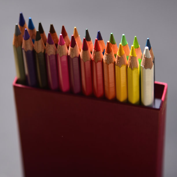 艺术家用彩色铅笔图片下载