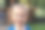 可爱可爱的金发白种人小快乐的蹒跚学步的男孩肖像与凌乱的mus斑点后，在院子或乡村农场浇水花园。童年快乐夏日乡村概念图片下载