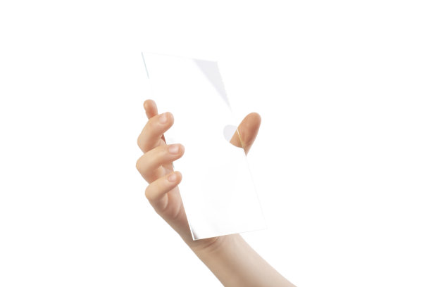他手里拿着一块白色背景上的透明空白写字板。图片下载