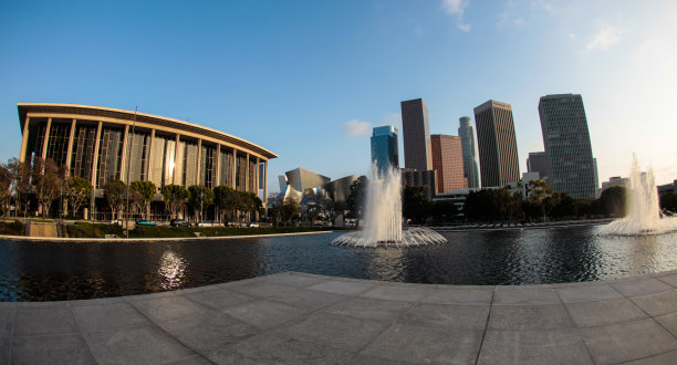 从剧院区到洛杉矶市中心的天际线图片下载